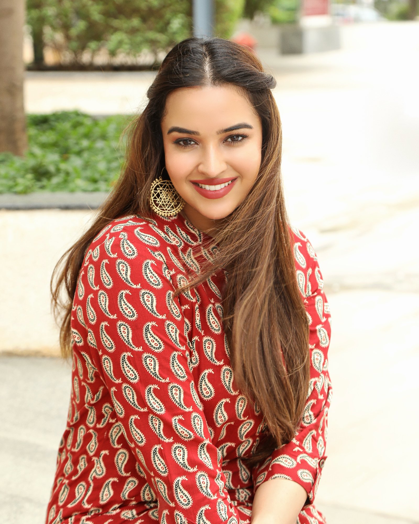 When Simplicity Becomes the Strongest Fashion Statement