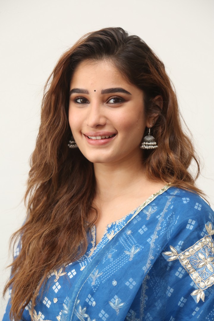 Rasha Thadani modern ethnic fashion look