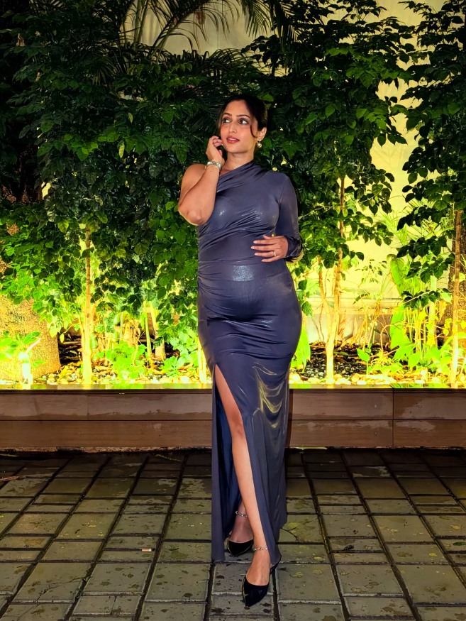 Reba Monica John baby bump photos
