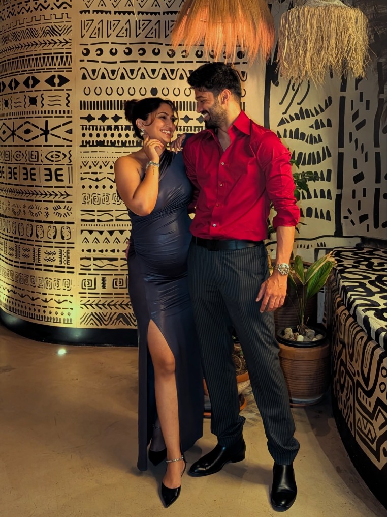 Reba Monica John baby bump photos