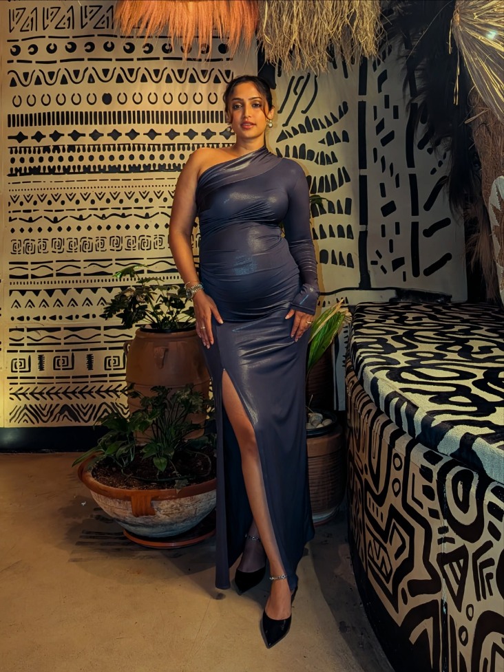 Reba Monica John baby bump photos