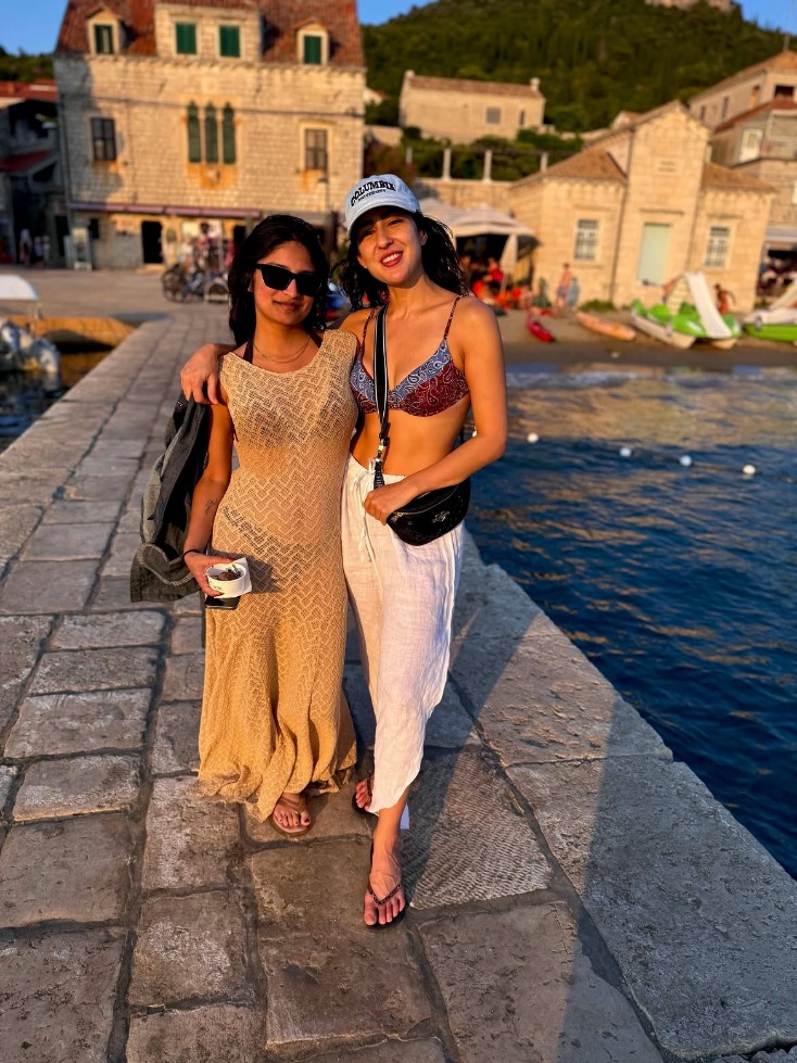 Sara Ali Khan beach photos