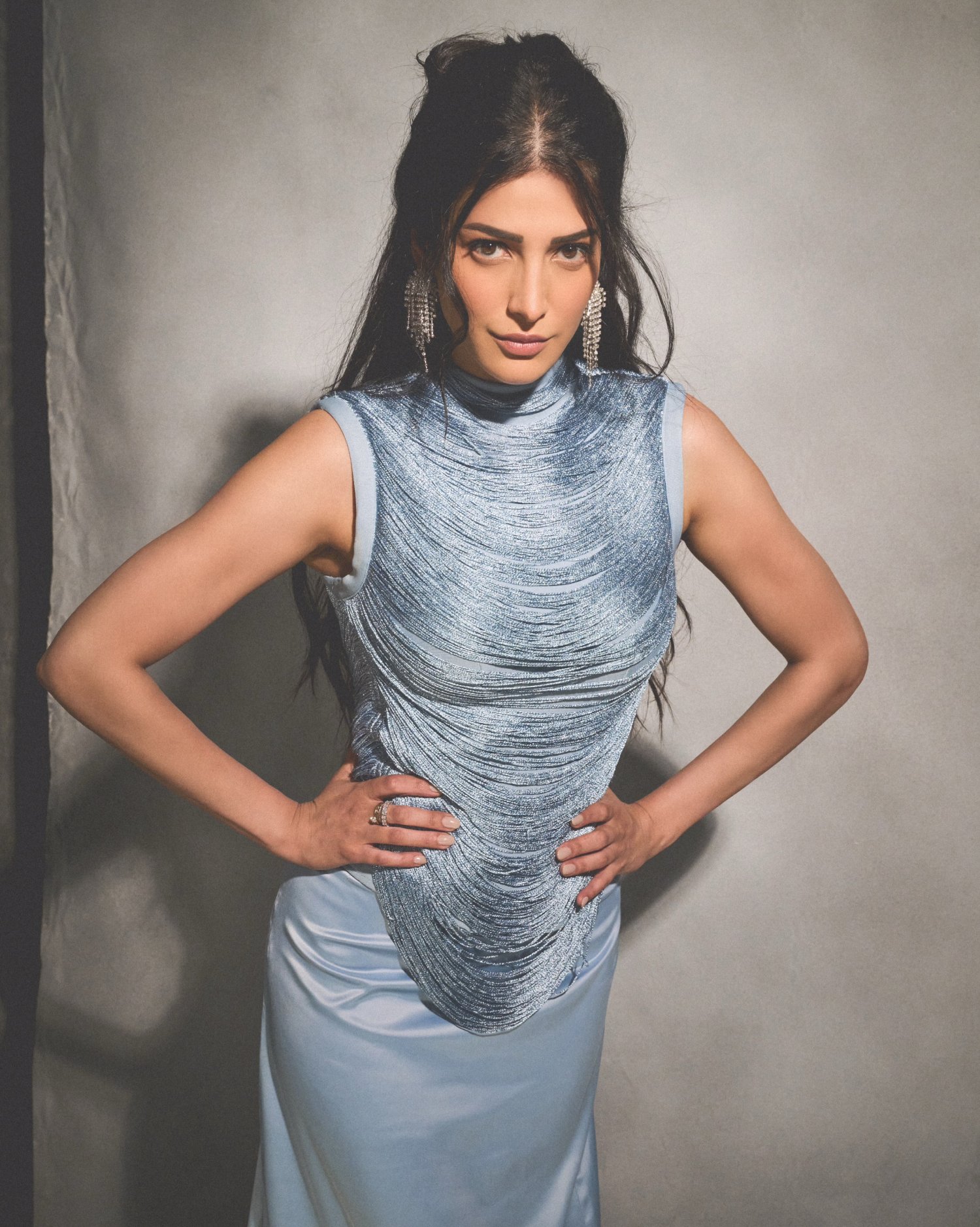 Shruti Haasan stylish fashion appearance
