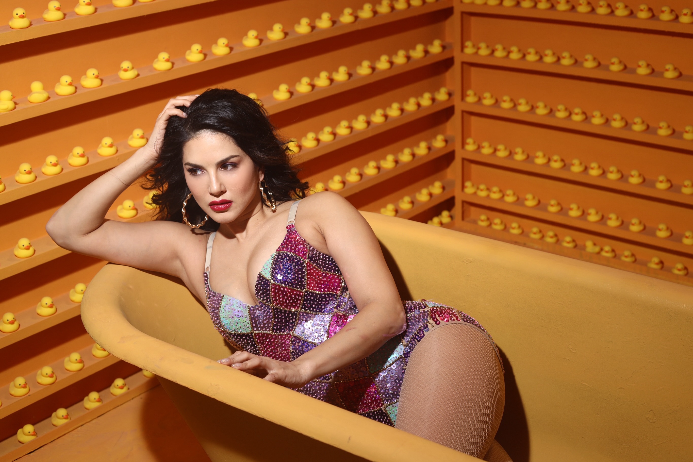 Sunny Leone Bathtub photos