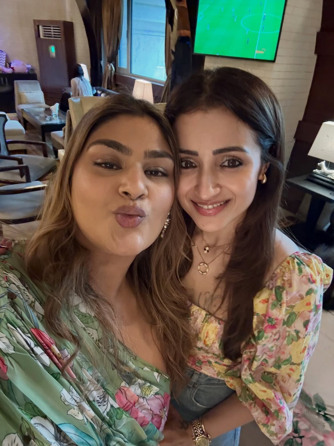 Trisha Celebrates Mother Uma Krishnan's 70th Birthday; Celebration Photos Go Viral