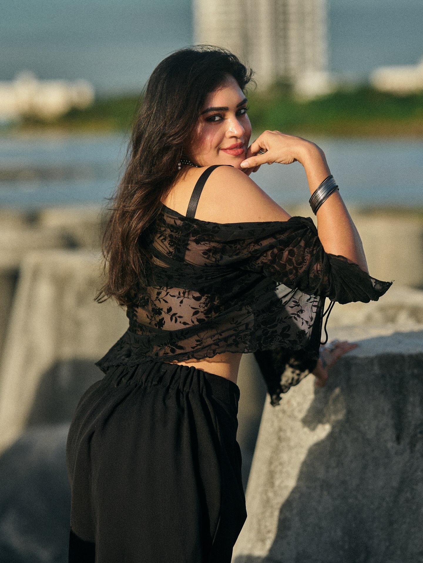 Confidence Becomes the Strongest Accessory