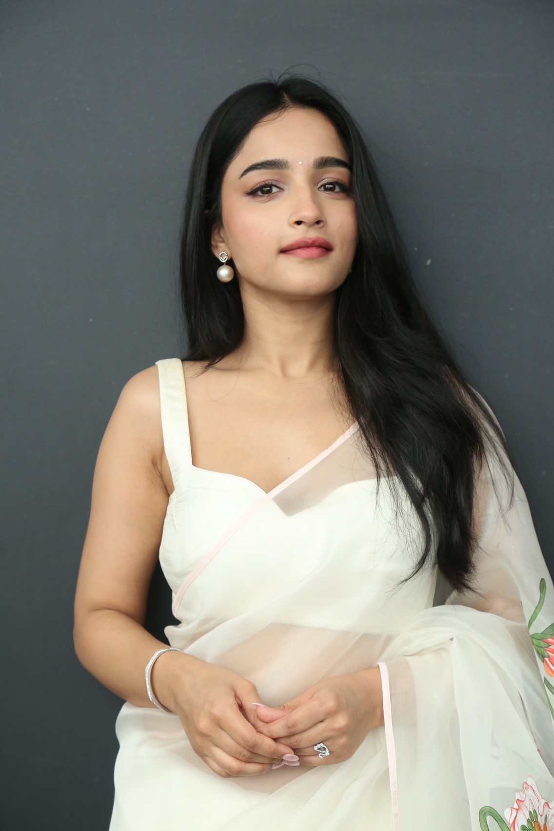 Vishakha Dhiman pearl earrings look