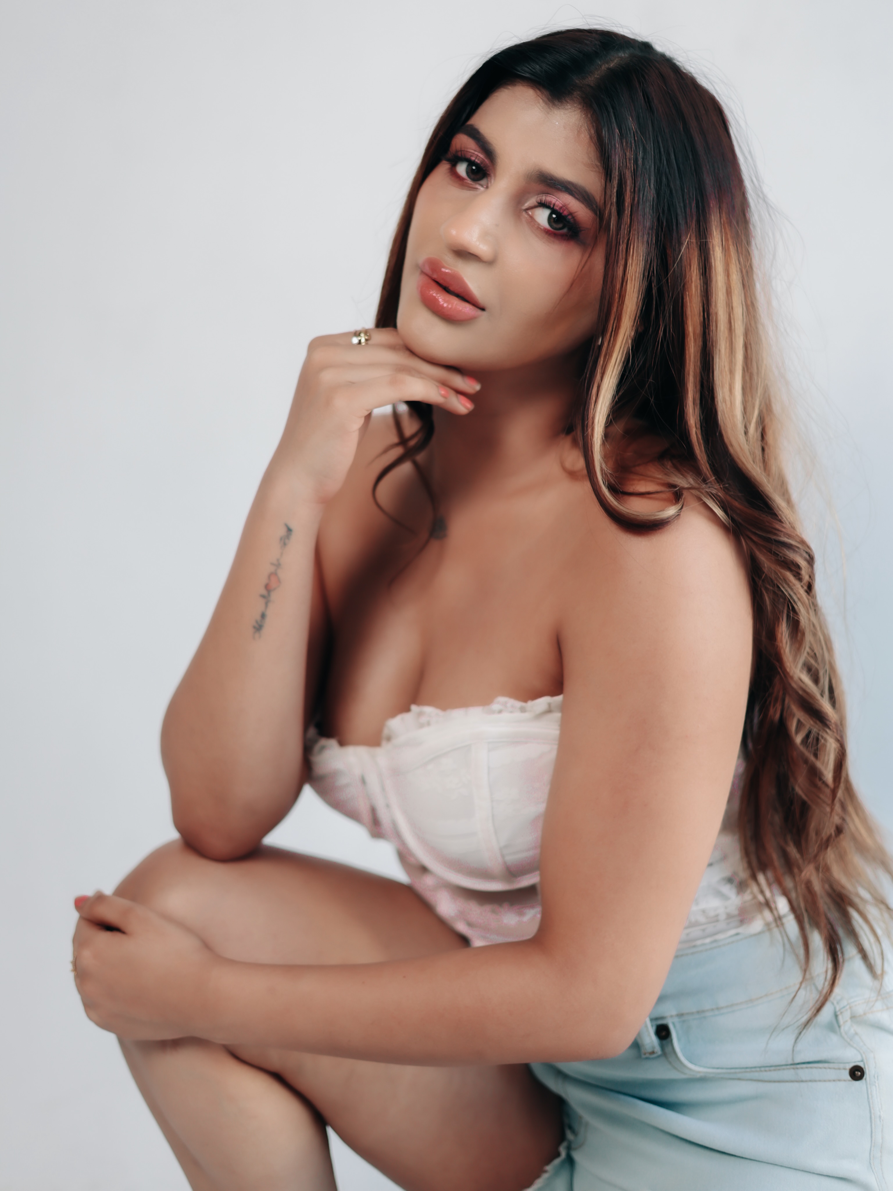Yashika Aannand glamorous beauty look
