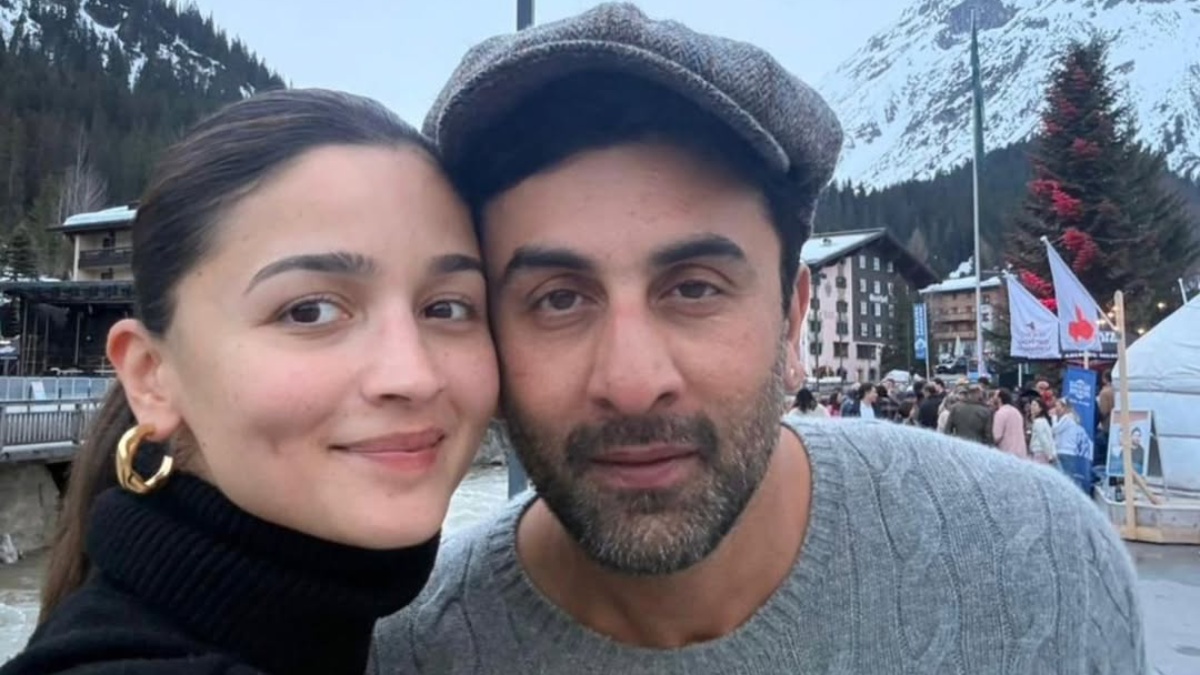 Alia Bhatt-Ranbir Kapoor Anniversary Pics Go Viral, Fans Say ‘YJHD Feels Are Real’
