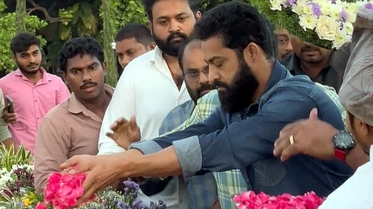 Junior NTR Pays Tributes At NTR Ghat