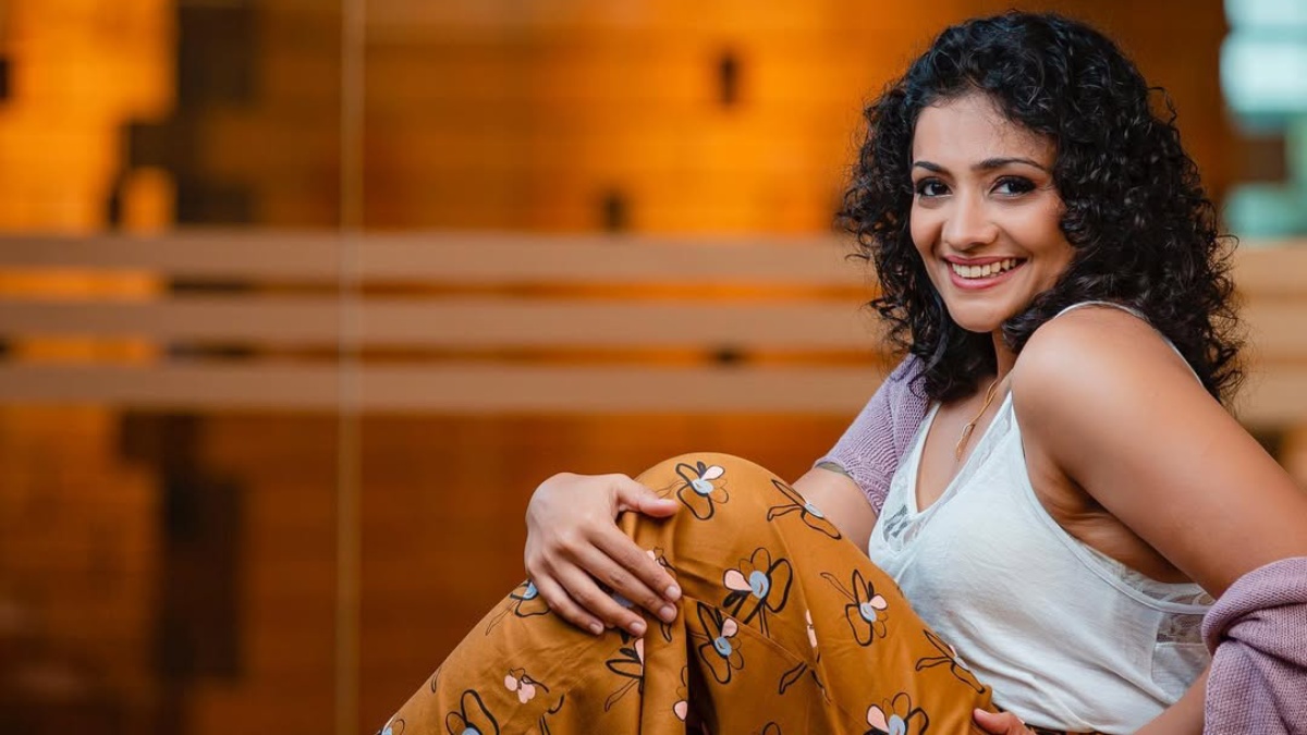 Meera Vasudevan Opens Up On ‘3 Stupid Marriages’; Actress’ Viral Photo Gallery Trends