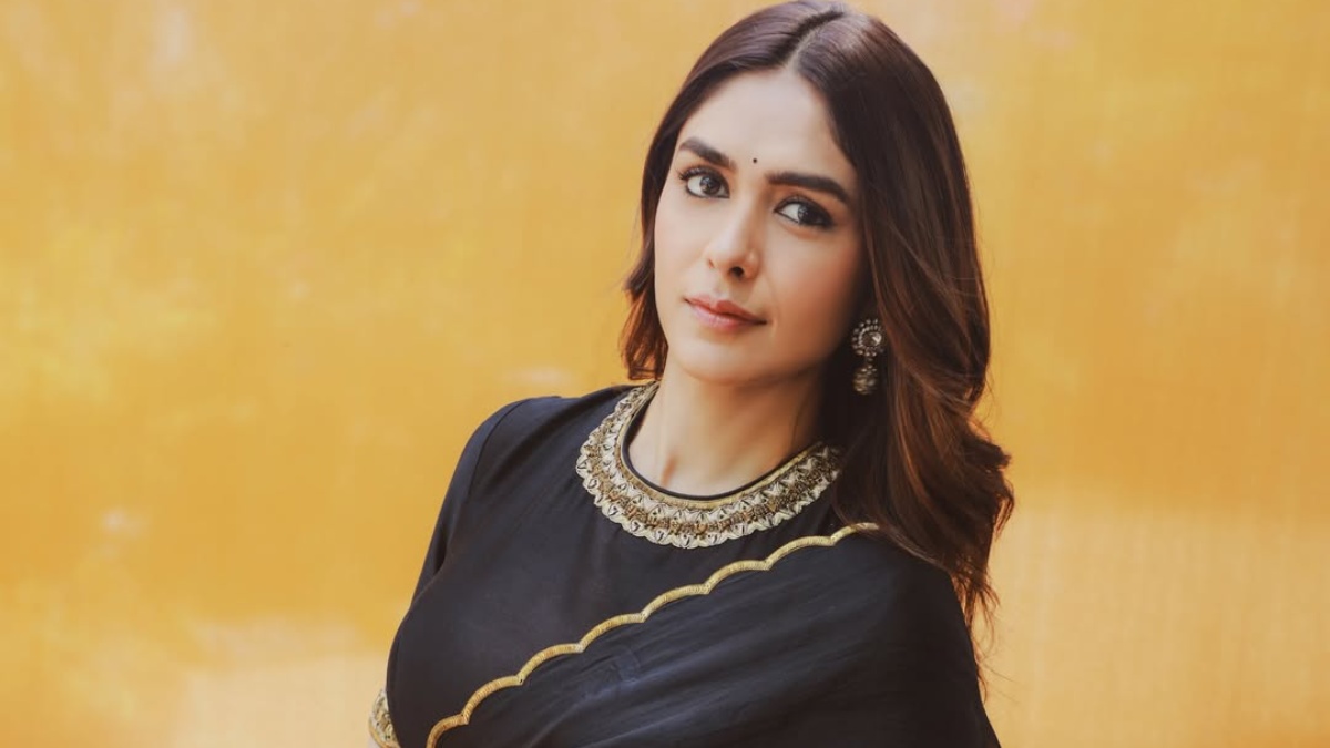 Mrunal Thakur Black Saree Photos Go Viral During Dacoit Promotions