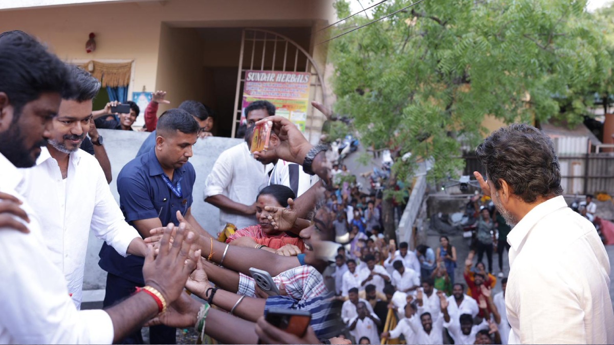 TVK Vijay: உன் பேரே வரலாறு.. விசில் கோலம் போட்ட விஜய்.. பெரம்பூர் மக்களுக்கு காத்திருந்த இன்ப அதிர்ச்சி