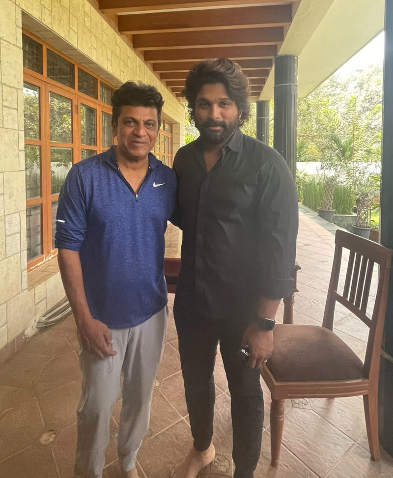 Allu Arjun Visiting Puneeth House
