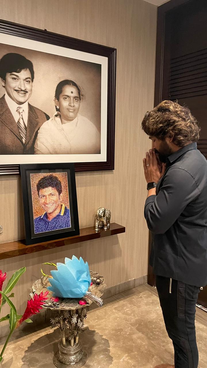 Allu Arjun Visiting Puneeth House