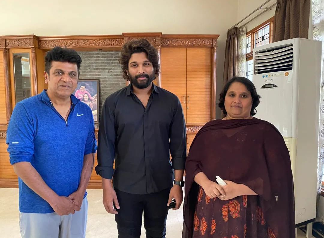 Allu Arjun Visiting Puneeth HOuse