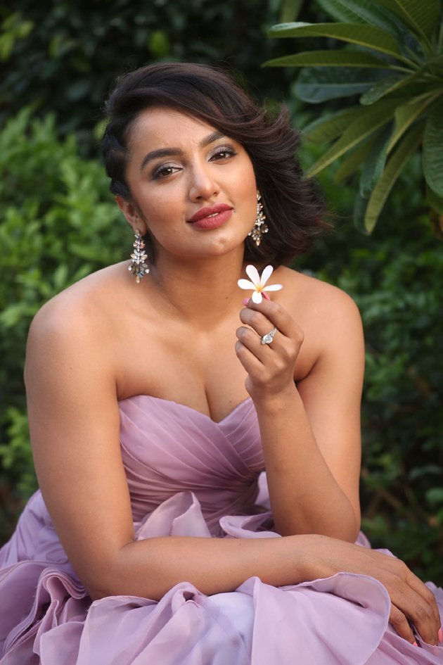 Tejaswi madivada