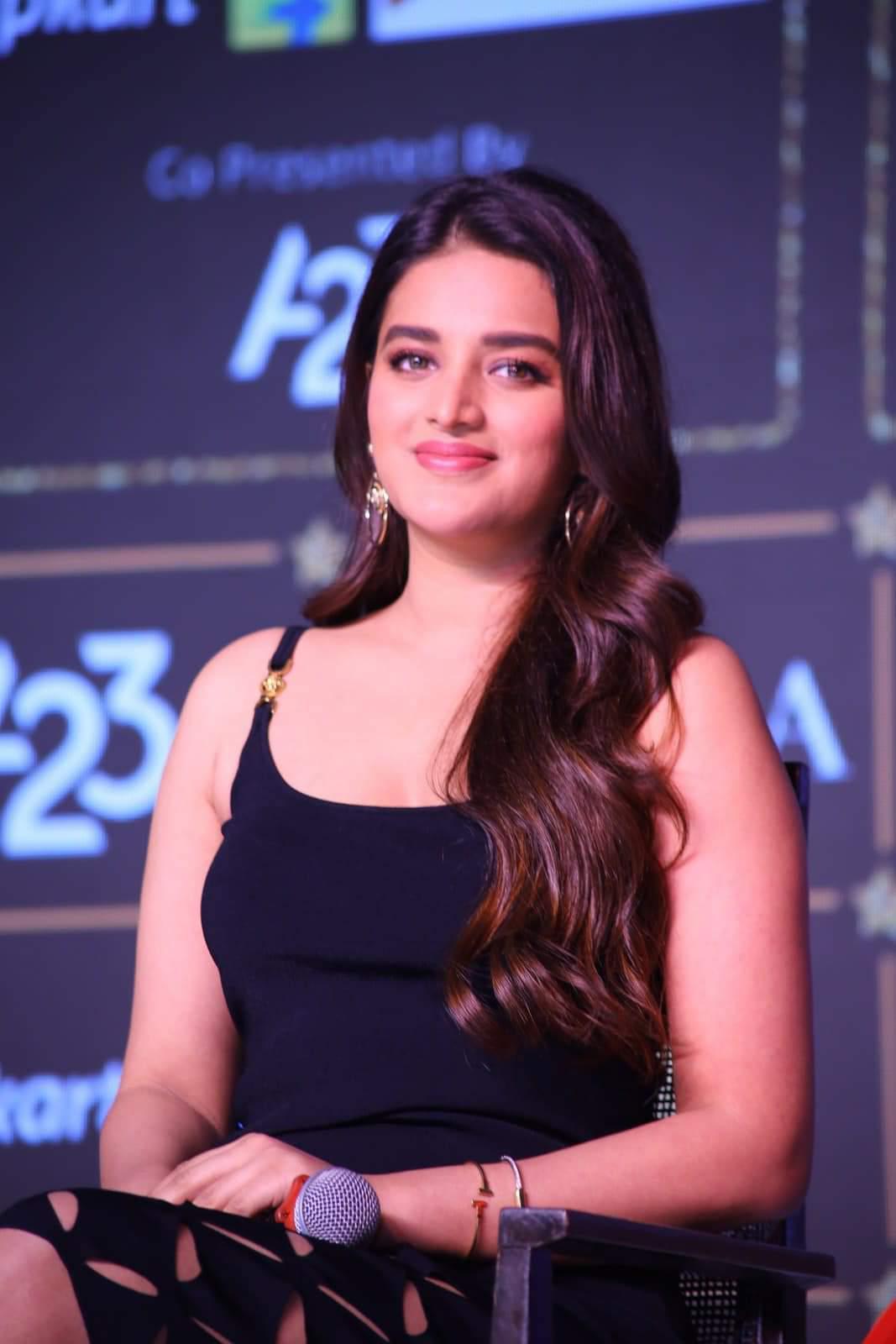 nidhhi