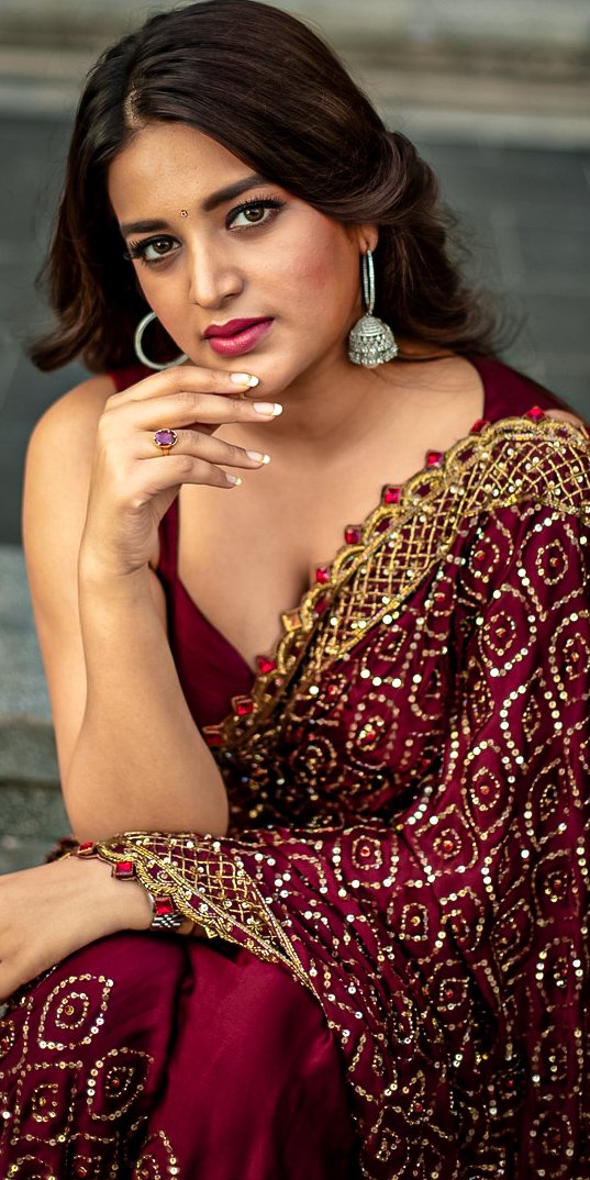 nidhhi