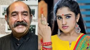 நீண்ட நாட்கள் கழித்து சந்திப்பு.. தந்தையின் காலில் விழுந்து அழுத வனிதா விஜயகுமார்.. எப்போ நடந்தது தெரியுமா?