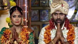 சாந்தனு - கீர்த்தி கல்யாணத்தின் முதல் அழைப்பிதழை கைப்பட எழுதிய பாக்யராஜ்.. கையெழுத்தை பாருங்க!