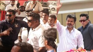 Vijay: எஸ்கேப் ஆன விஜய் பவுன்சர்.. விஜய்யை கேள்வி கேட்டதால் தாக்கப்பட்ட பத்திரிகையாளர்!
