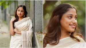 Iniya: ஹீரோயின் மெட்டீரியல்...அழகில் அம்மாவை மிஞ்சிய தேவயானி மகள் இனியா!