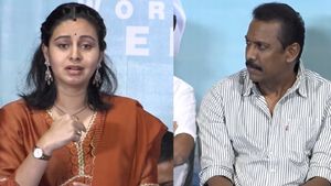 உசுப்பிவிட்ட சமுத்திரக்கனி..  சைகை மொழியில் பேசி புரோமோஷன்.. நாடோடிகள் அபிநாயாவின் க்யூட் வீடியோ