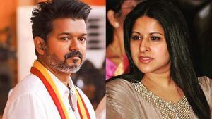 சங்கீதாவுடன் இருக்கும் ஃபோட்டோ.. ஏக்கத்துடன் வாங்கி பார்த்த விஜய்.. பரப்புரையில் நடந்தது தெரியுமா?