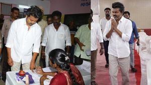 ஜனநாயக கடமையை ஆற்றிய ஜனநாயகன்.. கப்பை வெல்வாரா பிகிலு?.. மக்கள் ஆதரவு கிடைக்குமா?