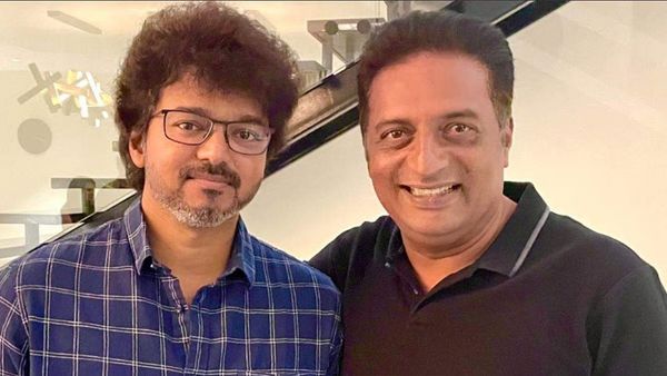 விஜய்யின் அரசியல் பிரவேசம்.. ஒருமையில் தாக்கிய பிரகாஷ் ராஜ்.. முத்துப்பாண்டி பிரிச்சு மேஞ்சுட்டாரு