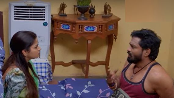  முத்தம் கேட்டு சண்முகத்திடம் கெஞ்சும் பரணி.. அண்ணா சீரியல் இன்றைய எபிசோட்!