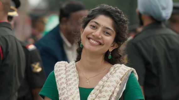அமரன் மாஸ் வெற்றி.. சம்பளத்தை உயர்த்திய சாய் பல்லவி.. உச்சத்தை நோக்கி கரியர் 