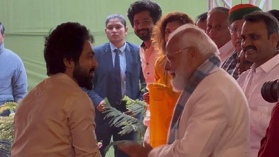 SK முதல் GV வரை.. பராசக்தி டீமை மொத்தமாக தூக்கிய பாஜக.. பிரதமர் முன் திருவாசகம் இசைத்த GV
