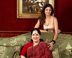 Shilpa Shetty with Mother Shilpa Shetty with Mother