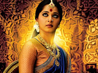 அருந்ததியாக மிரட்டல்