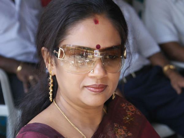 படத்தை இயக்கிய லட்சுமி....