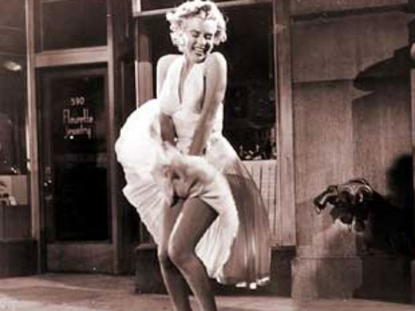 காட்சிப்பொருளாகும் வெண்ணிற ஆடை