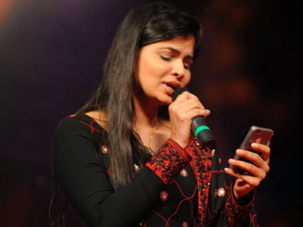 7 மொழிகளில் 600 பாடல்கள் பாடியவர்