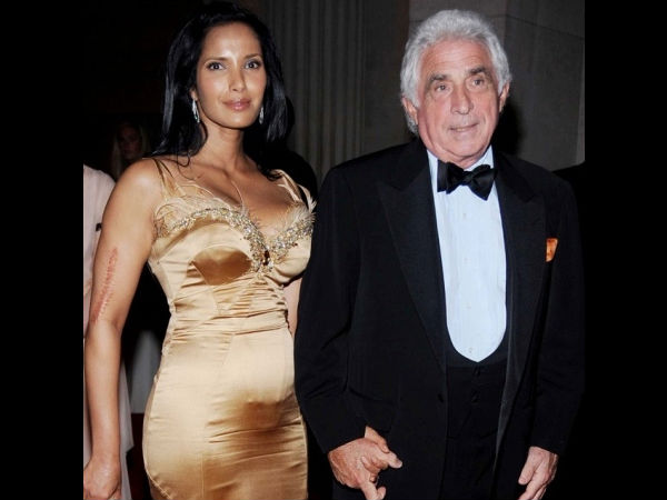 சொத்துக்களைக் கொட்டிக் கொடுத்த போர்ஸ்ட்மேன்