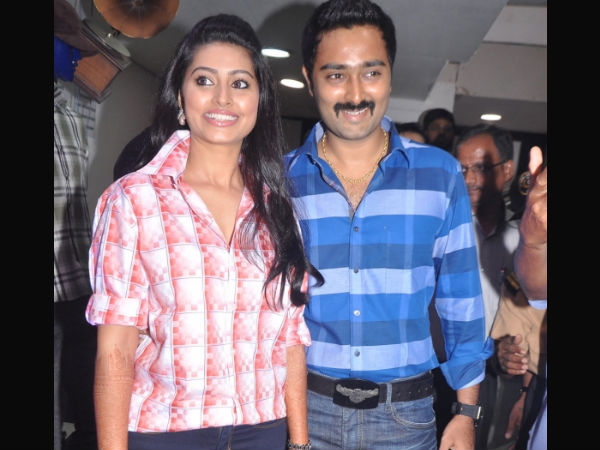 ஜோடி போட்டு விளம்பரங்களில் பிசி