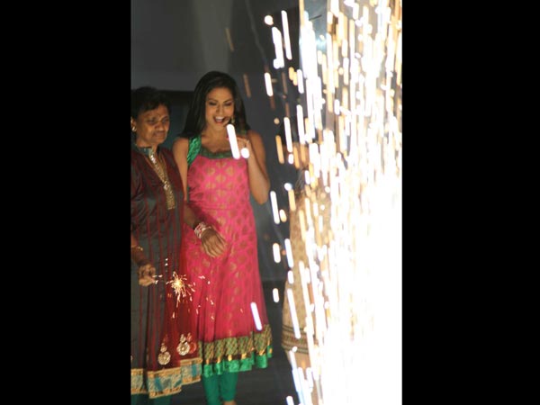 புதுப் பெண் போல ஜொலிக்கும் ஹைதராபாத்