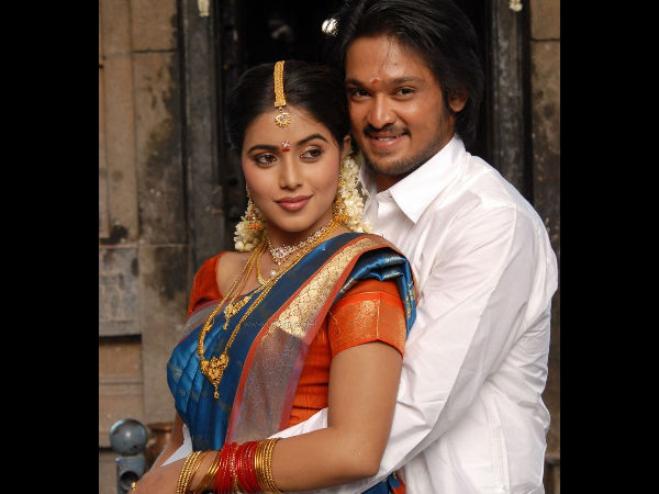 முதலில் நகுலுடன் காதல்