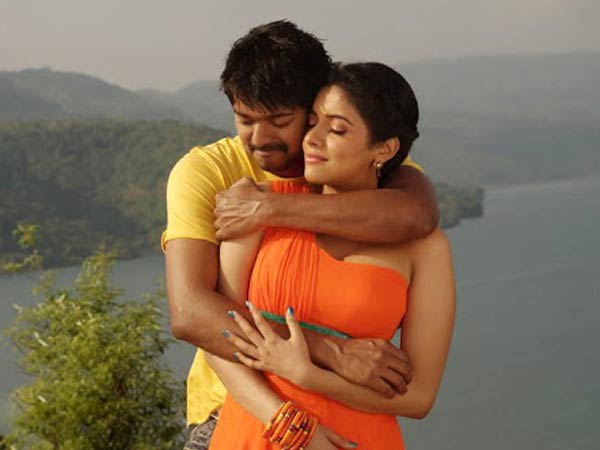 த்ரிஷா அவுட் அசின் இன்