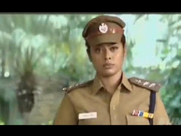 அஞ்சலியின் வில்லத்தனம்