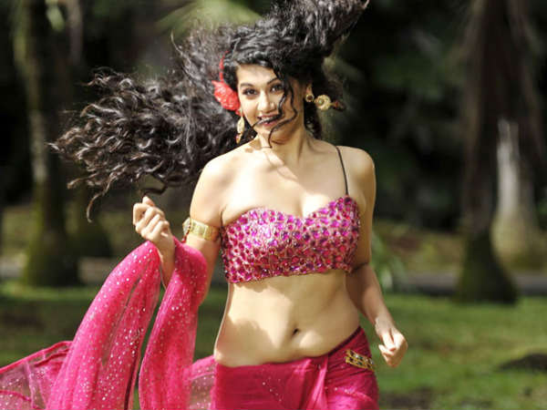 கவர்ச்சிக்கு பஞ்சமில்லை