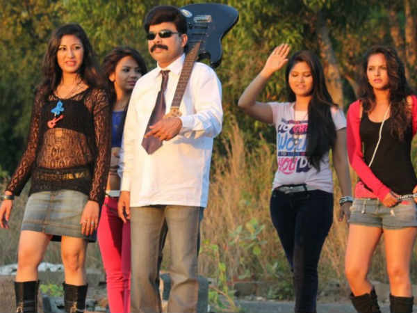 அடிபைப்பில் தண்ணி அடிப்பது போல