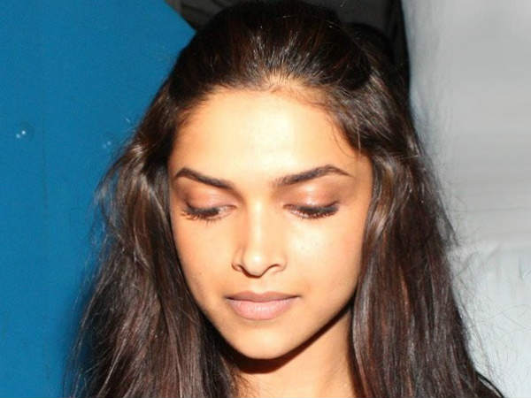 லைட்டா மேக்கப் போட்டிருப்பாரோ?