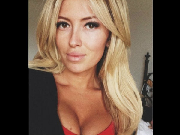 இன்டர்நெட்டில் கவர்ச்சி போஸ்கள்