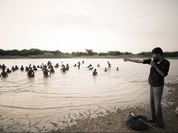 சுடுகாட்டில் படுத்த பாலா